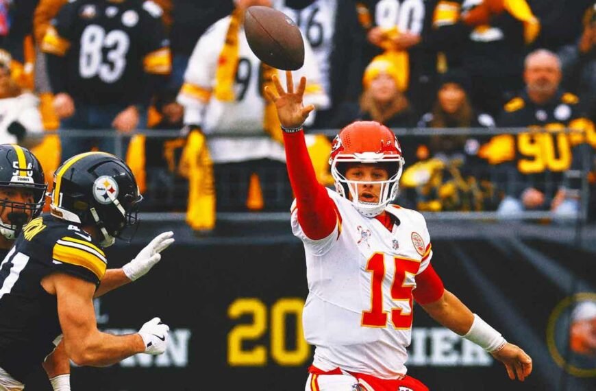 Chiefs clinch AFC’s top seed by breezing past the skidding Steelers 29-10