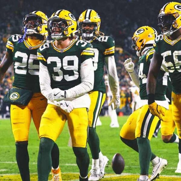 Packers clinch playoff berth with 1st shutout in NFL this season, 34-0 over Saints