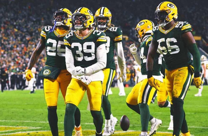 Packers clinch playoff berth with 1st shutout in NFL this season, 34-0 over Saints