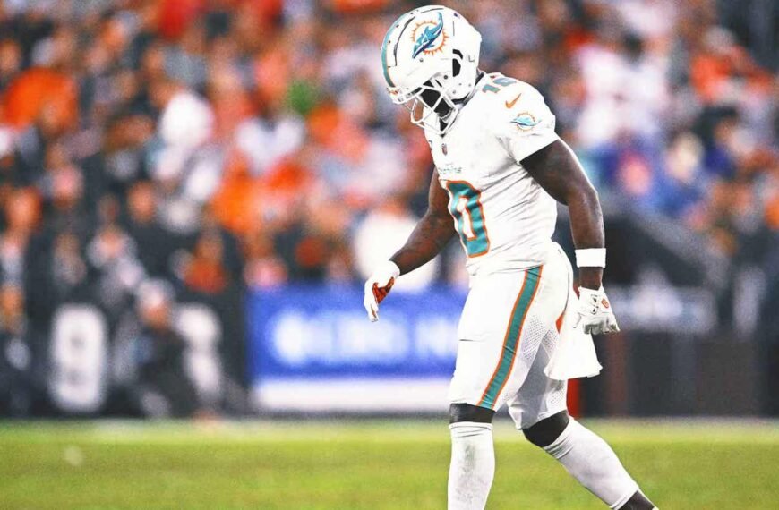 Dolphins WR Tyreek Hill says he’s ‘opening the door’ to leave Miami